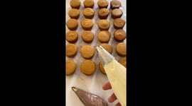 Creative baking artist outdoes herself with cute cowboy-themed cupcakes