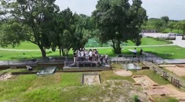 Chinese, Australian college students visit ancient neolithic relics site