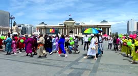 Mongolia holds national costume festival to boost tourism