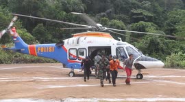 Helicopters evacuate victims of landslide that killed 23 in Indonesia