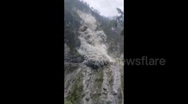 India: A scary video of mountain breaking in Chamoli surfaced, landslide caused by heavy rain, Badrinath highway closed