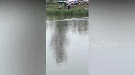 Huge fish overpowers angler and drags him into lake