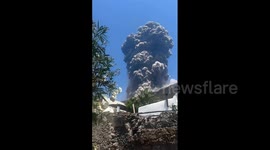 Huge plumes of volcanic ash billow from Stromboli