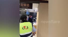 Frantic tourist takes store clerk as hostage when police arrive