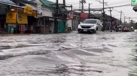 Roads flooded as Thailand braces for days of heavy rain