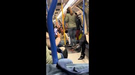 Spontaneous train game: London commuters create joyful singing and lifting experience