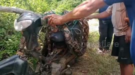 Dramatic Evacuation Of A Large 7 Meter Long Python That Was Trapped In A Resident's Garden In An Indonesian Forest, Rescued By Firefighters