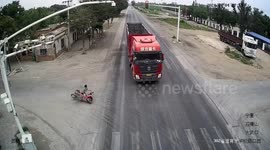 Chinese teen on scooter narrowly escapes death as truck runs red light in northwestern China