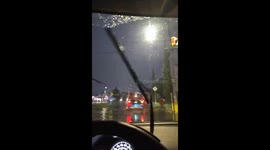 Pedestrian collides with hidden cable in Querétaro rain