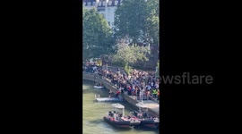 Mayor Anne Hidalgo swims in River Seine to show water cleanliness