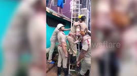 Firefighters heroically rescue senior citizen and child from burning building in eastern India