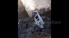 Helicopter crashed due to being entangled in kite strings in Bali, Indonesia, two victims had broken bones, namely Australian and Indonesian citizens