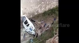 Helicopter crashed due to being entangled in kite strings in Bali, Indonesia, two victims had broken bones, namely Australian and Indonesian citizen