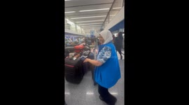 Chaotic Bag Drop Situation At Airport