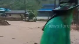 Raging flood sweeps through homes in northeast Thailand