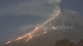 Mount Merapi in Indonesia is spewing large amounts of incandescent lava (liquid magma), residents are asked to be alert