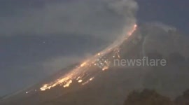 Mount Merapi in Indonesia is spewing large amounts of incandescent lava (liquid magma), residents are asked to be alert