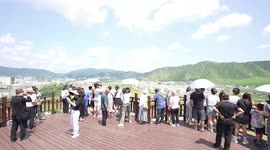 Chinese retirees embrace