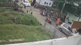 India: Mini-truck rams car near railway track in southern India, six escape unhurt