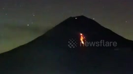 Mount Semeru in Indonesia Erupts and Spits Out Incandescent Lava (Fluid Magma), People Are Asked to Stay Away from the Foot of the Mountain