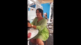 Daughter's return from abroad brings emotional surprise to mom
