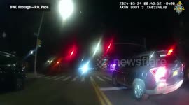 USA: Suspect Striking Two Officers with Car