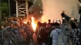 Demonstrations in Indonesia are chaotic, police and students clash and attack each other