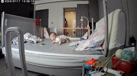 Five-month-old Chinese baby doing impromptu planks stuns her parents