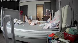 Five-month-old baby doing impromptu planks stuns her parents