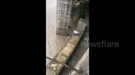 Brave Chinese bystanders save girl from drowning in raging river