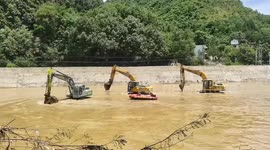China mobilizes swift efforts to combat floods