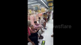 Elderly swarm supermarkets to beat heat amid scorching weather in China