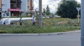 Child rides in cage cart in Orenburg after asking for it