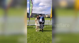 Uni student proposes at his graduation ceremony