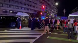 USA: After a quick huddle, police walk in to stand between protesters and the fence surrounding the Watergate Hotel