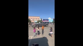 Huge Steer Walks in Rodeo Parade