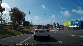 Driver pulls off a rather inept U-turn