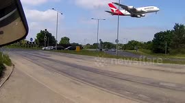 Large plane appears to come in much lower than usual in London