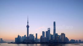 China's foreign trade maintains momentum with fresh shifts