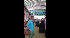 American traveler enjoys wild mushrooms in China's Yunnan