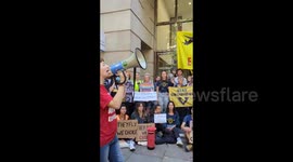 UK: People call to not approve the expansion of London City Airport
