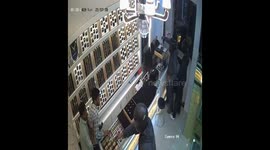 CCTV captures jewellers robbed at gunpoint in western India