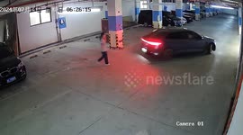 Mom drives off with schoolbag but forgets daughter in comical mix-up in China