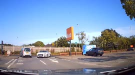 DASHCAM - Blue VAN with NO MOT - doesn't give way forcing driver to stop to avoid a crash.