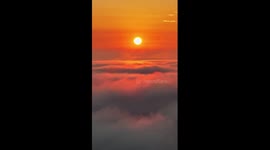 Sunrise over sea of clouds transforms Mount Huashan into wonderland