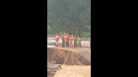 India lanslides death toll hits 98 as army joins rescue mission