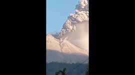 A week after Mount Lewotobi erupted in Indonesia, the threat of flooding and cold lava for residents around the volcano