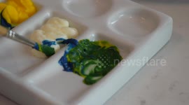 Customers can paint edible canvas cakes at this cafe in Thailand