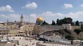 Israel: Male Jews worshipper pray at the Western Wall in Jerusalem, Israel