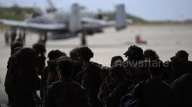USA: Marines load into CH-53 Super Stallion